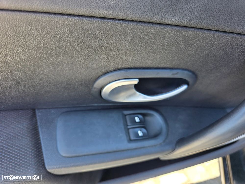 Renault Clio 1.2 16V Confort Dynamique - 21