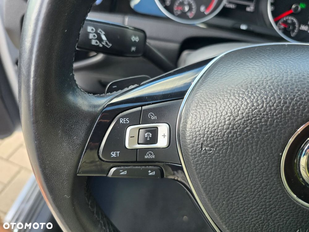 Volkswagen Golf - 27