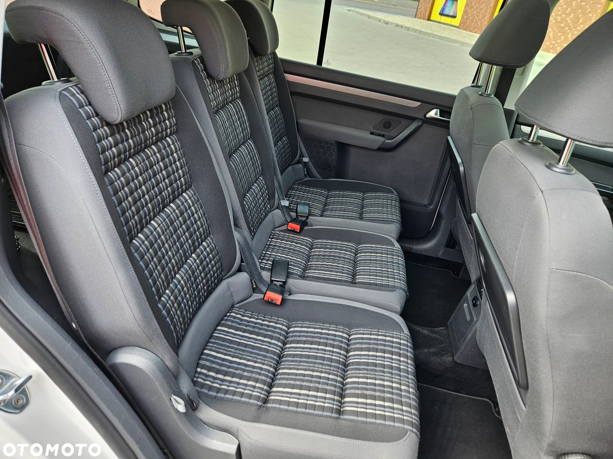 Volkswagen Touran 2.0 TDI DPF Cross DSG - 26