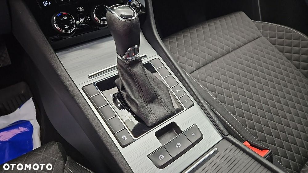 Skoda Superb 2.0 TDI SCR Ambition DSG - 18