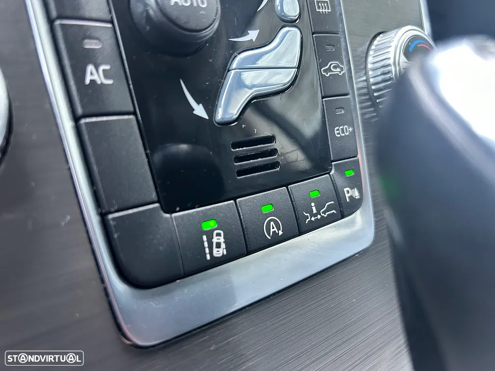 Volvo XC 70 2.0 D4 Summum Dynamic Geartronic - 32