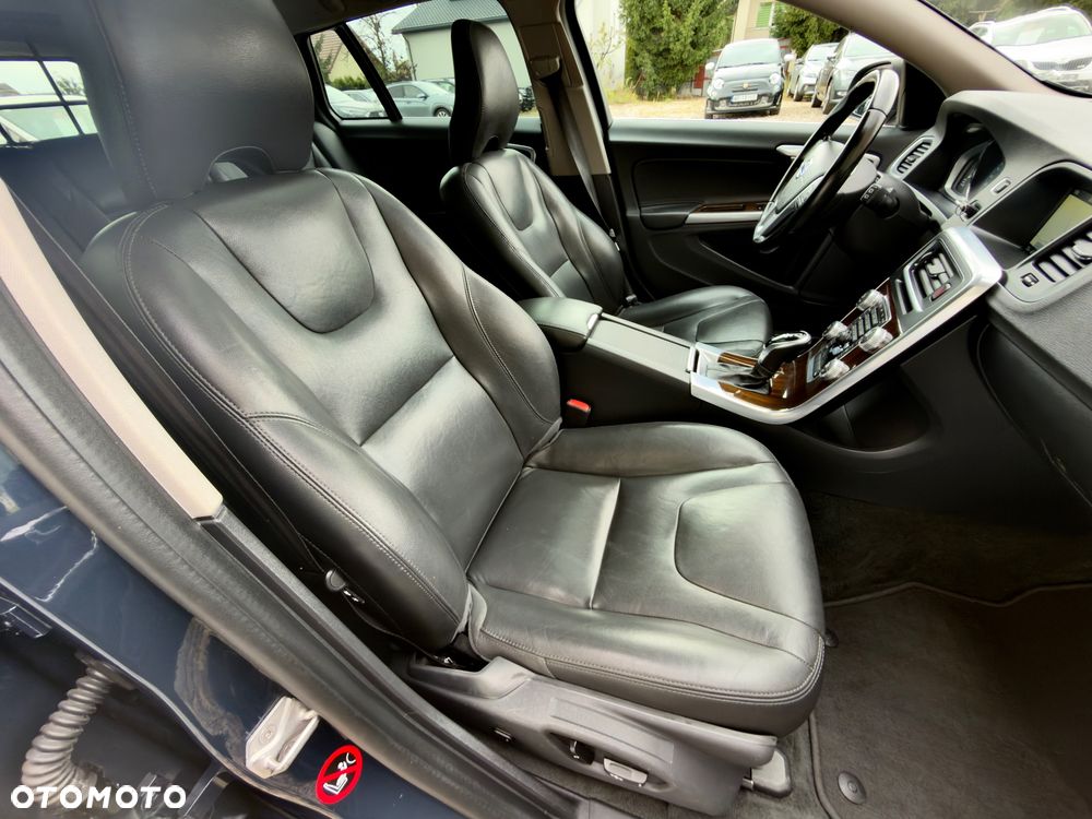 Volvo V60 D5 AWD Geartronic - 26