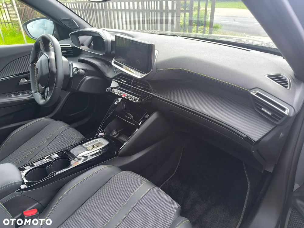 Peugeot 2008 Hybrid 136 e-DSC GT - 25