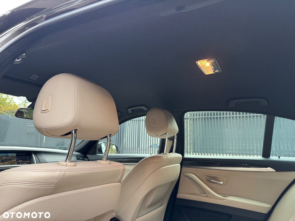 BMW Seria 5 525d xDrive Luxury Line - 23