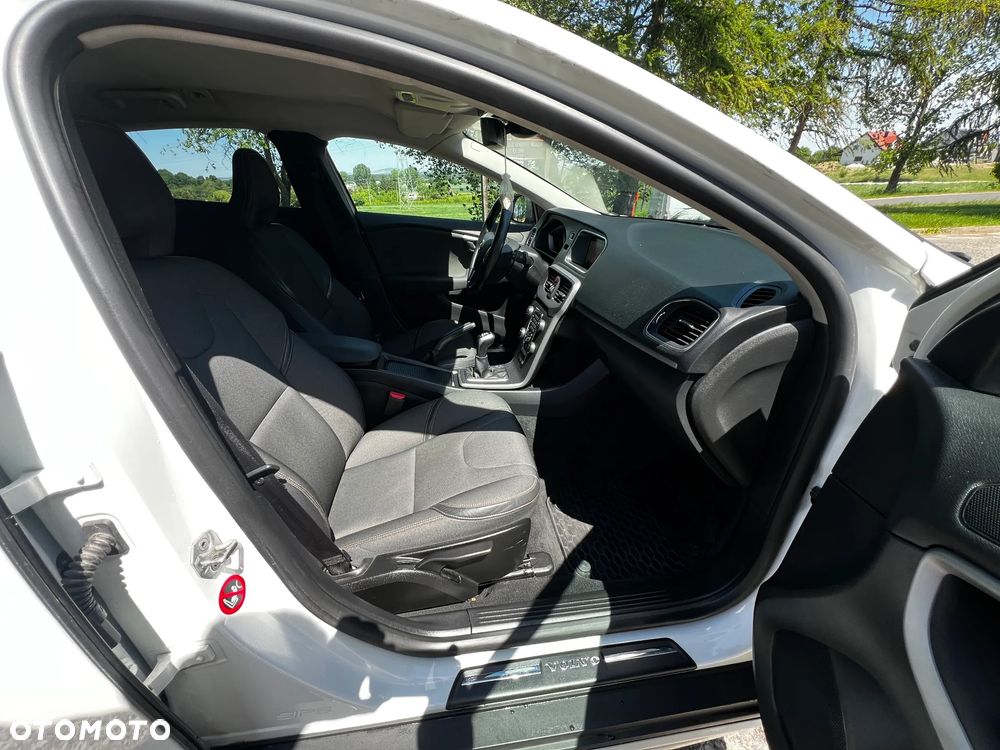 Volvo V40 Cross Country D2 Momentum - 14