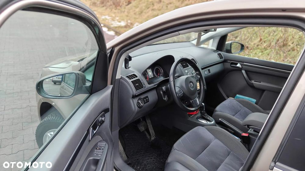 Volkswagen Touran 2.0 TDI Highline DSG - 17