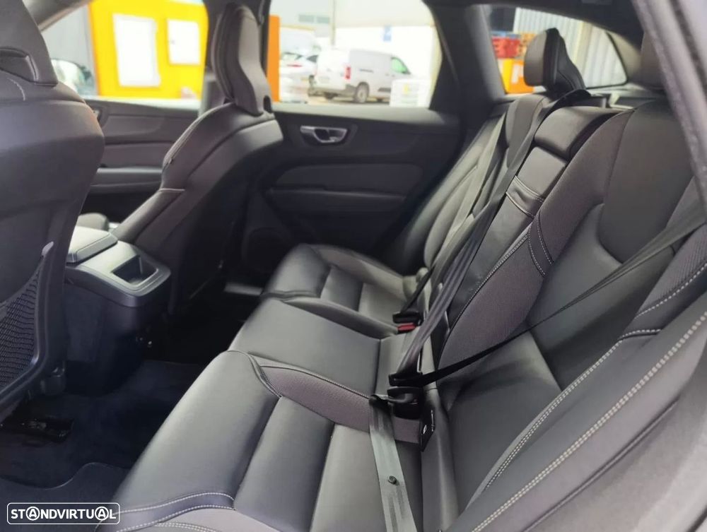 Volvo XC 60 2.0 B4 R-Design - 22