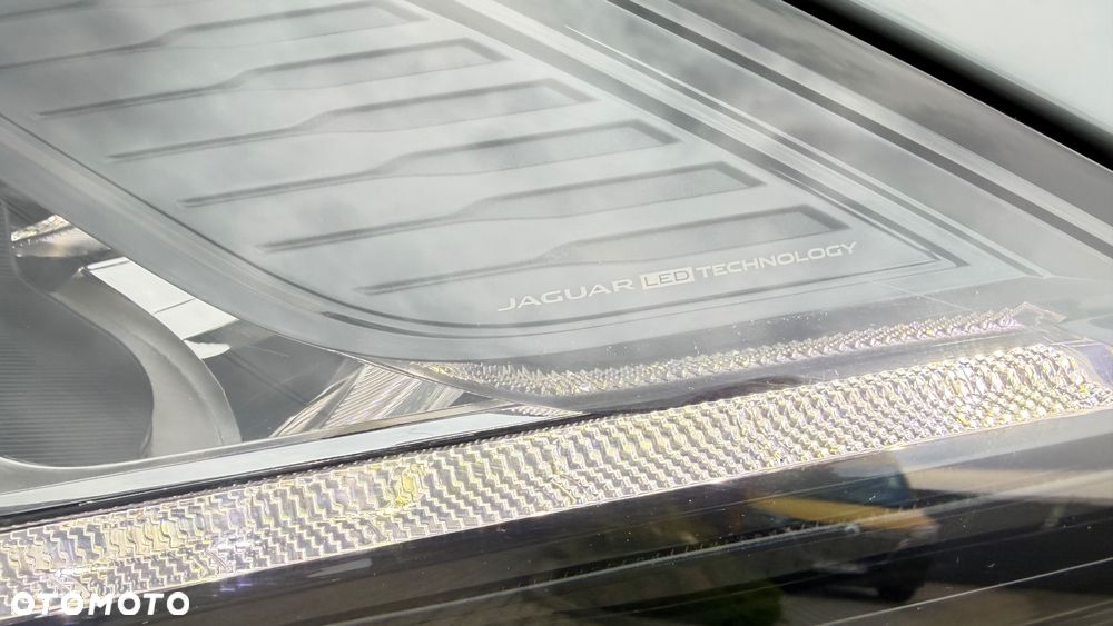 Jaguar E-Pace P250 AWD R-Dynamic - 10