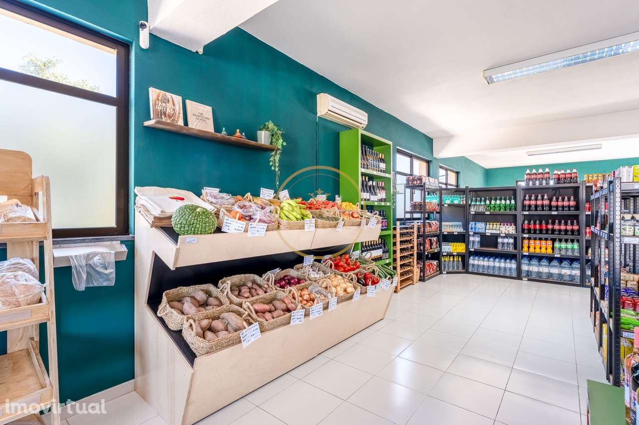 Trespasse de Mercearia em Almansil - Grande imagem: 2/18