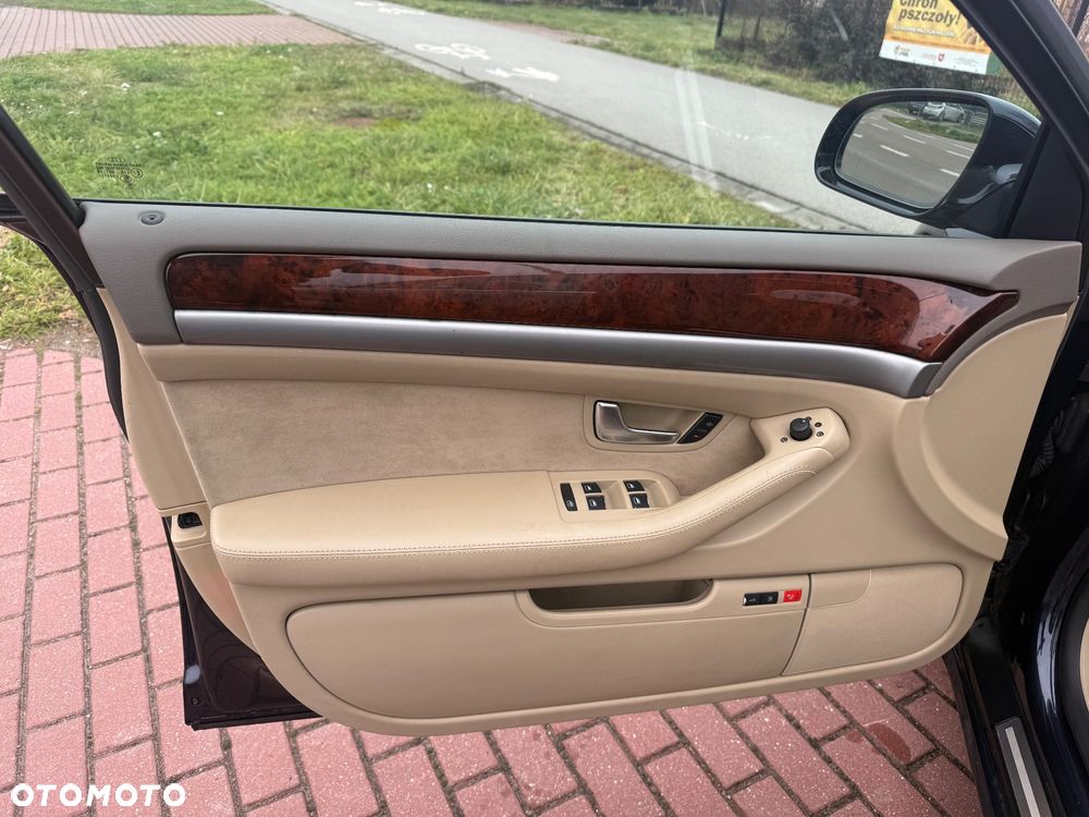 Audi A8 4.2 Quattro - 17