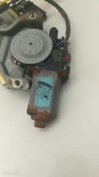 ELEVADOR DE VIDRO TRASEIRO DIREITO KIA CARENS II LIMUSINA 2004 - 2