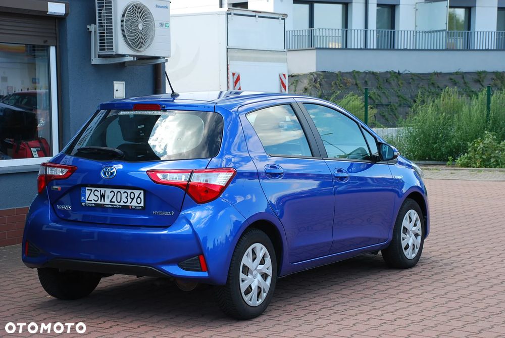 Toyota Yaris Hybrid 100 Life - 32