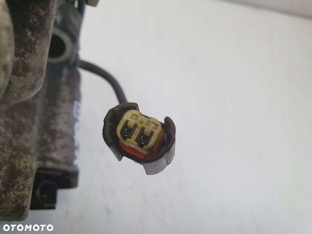 SPRĘŻARKA KLIMATYZACJI Volvo S80 II V70 III 2.0 D4 _ Pompa P31332528 - 7