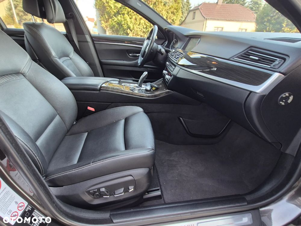 BMW Seria 5 520i Luxury Line - 33