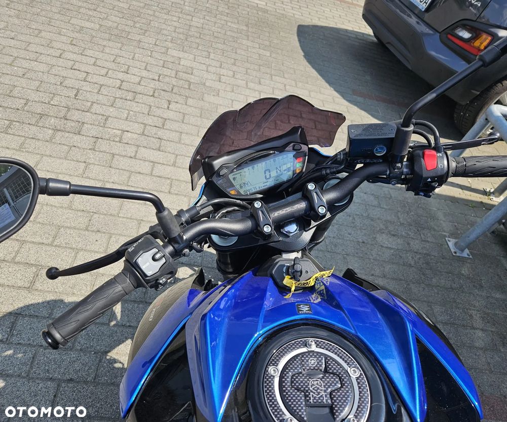 Suzuki GSX - 6