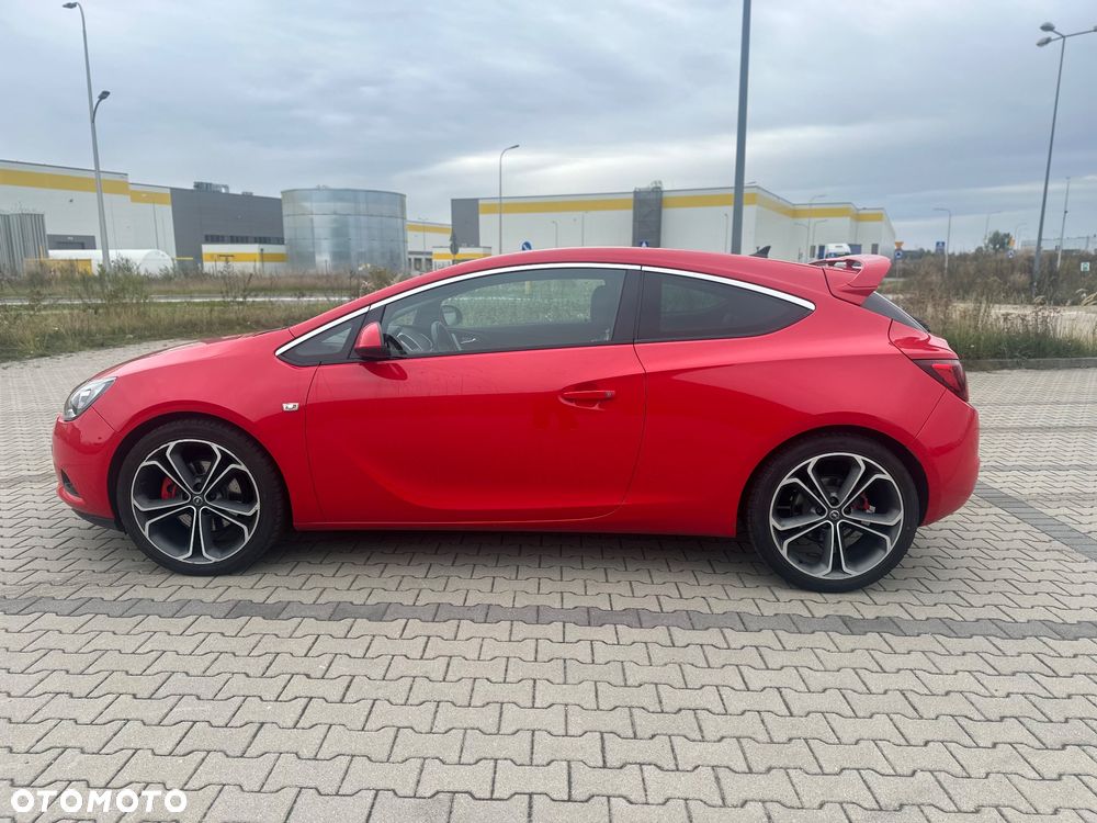 Opel Astra GTC 1.6 Turbo Cosmo - 2