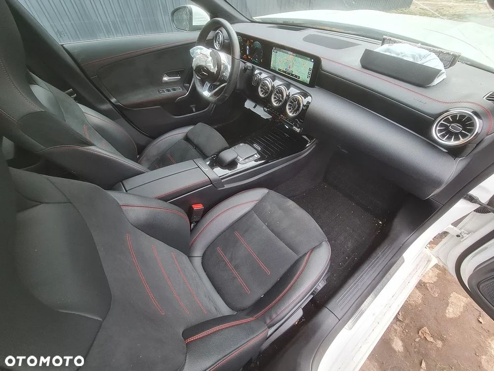 Mercedes-Benz CLA 250 e 8G-DCT AMG Line - 5