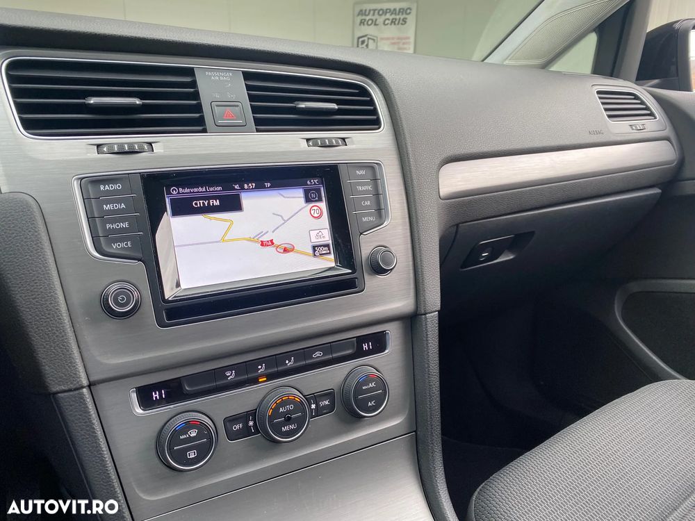 Volkswagen Golf - 17