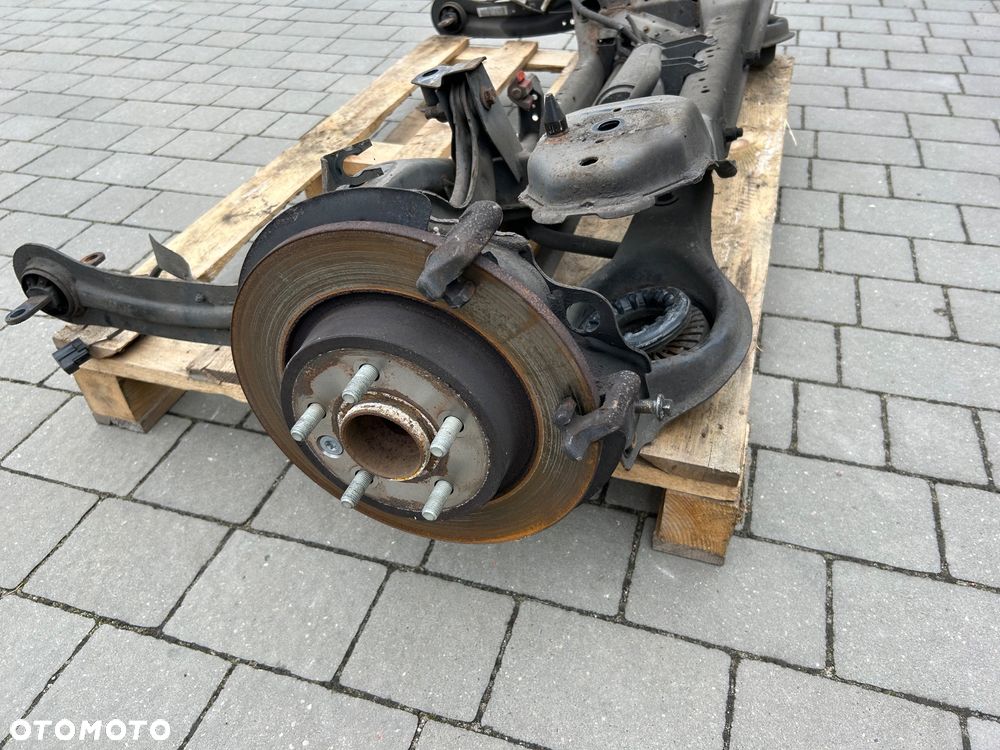 Volvo v40  II 2012- belka kompletna tył tylną tylnego zawieszenia sanki - 12