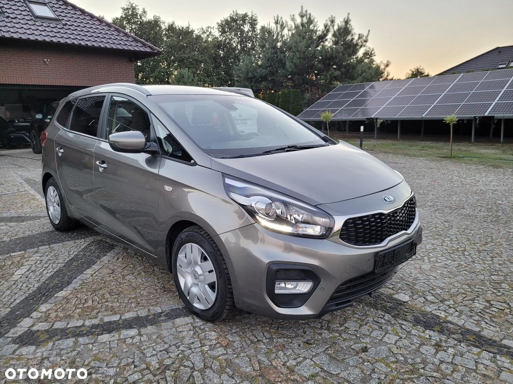 Kia Carens 1.6 GDI Dream Team Edition - 1
