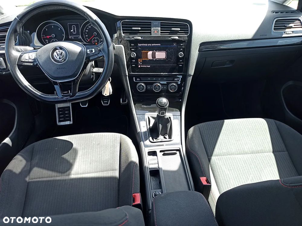Volkswagen Golf - 6