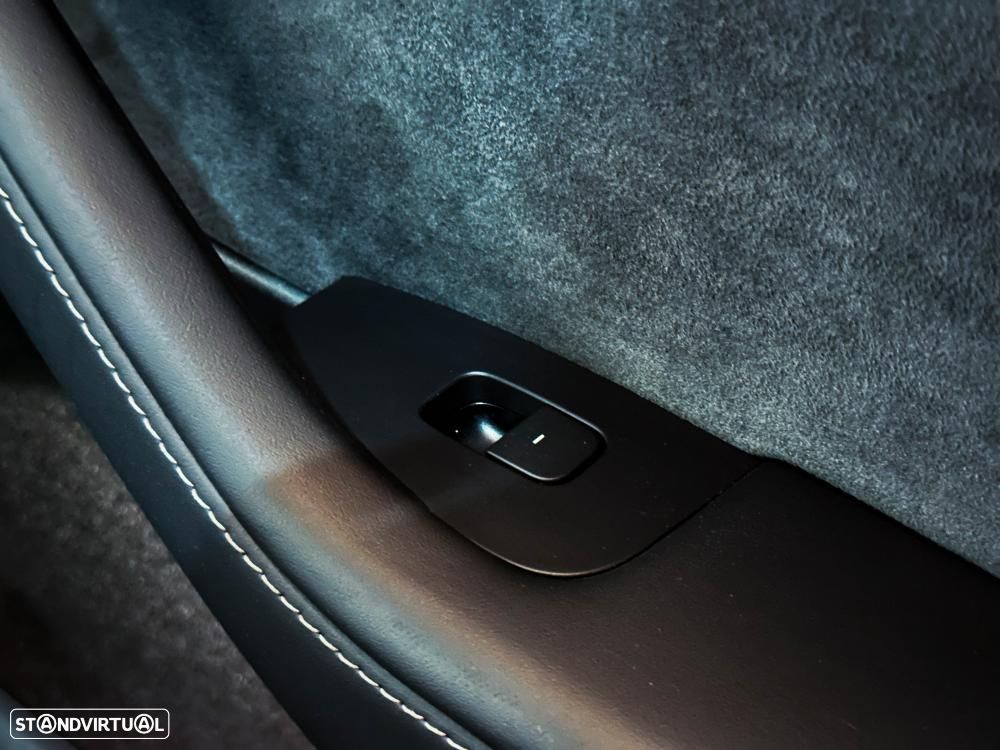 Tesla Model Y Long Range Dual Motor AWD - 28