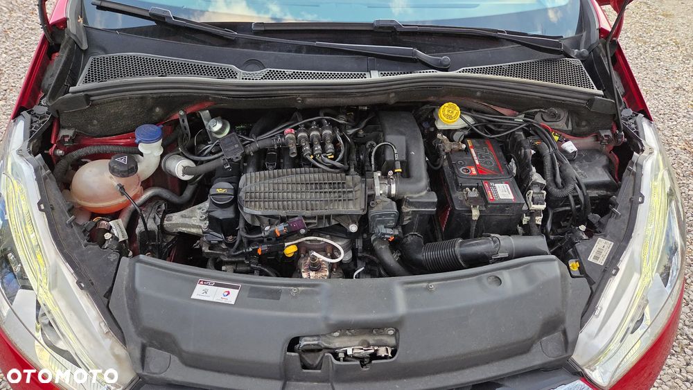 Peugeot 208 1.2 PureTech Allure - 17