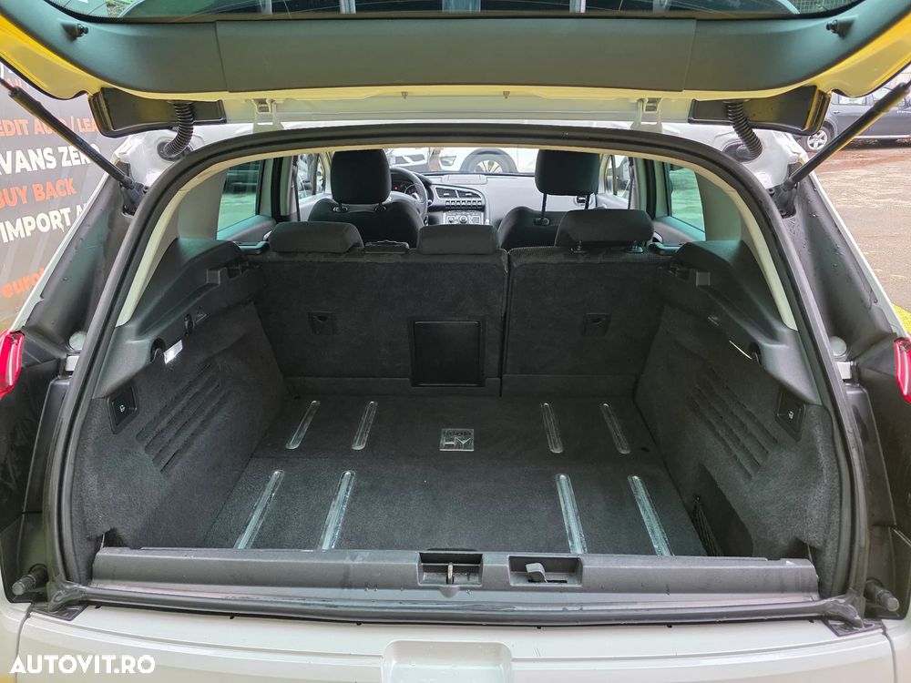 Peugeot 3008 Hybrid4 - 11