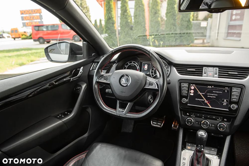 Skoda Octavia Combi 2.0 TSI DSG RS - 29