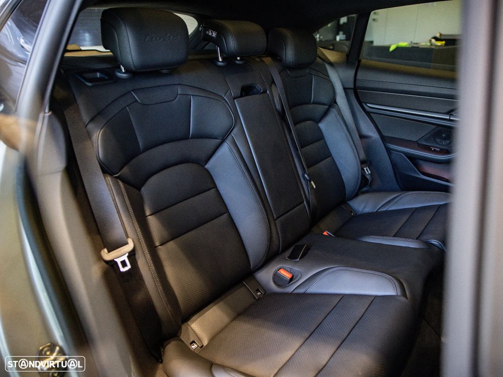 Porsche Taycan Sport Turismo Turbo - 37