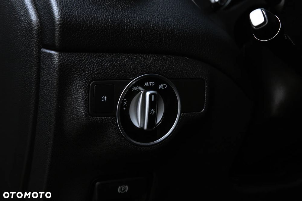 Mercedes-Benz CLA 220 4-Matic AMG Line - 11