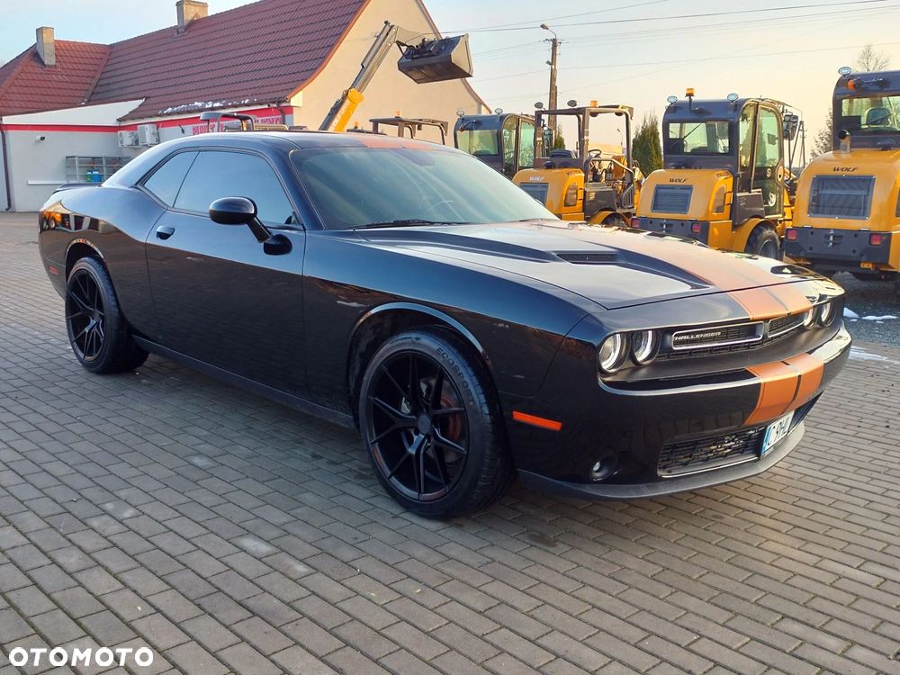 Dodge Challenger - 2