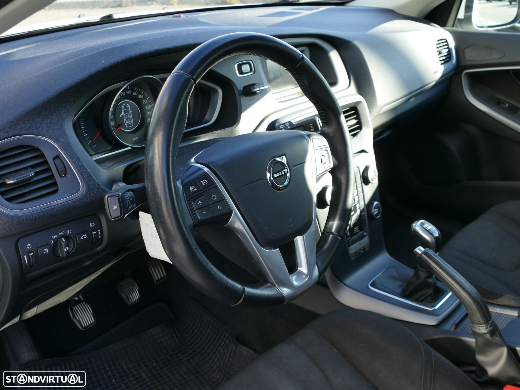 Volvo V40 2.0 D2 Kinetic - 19