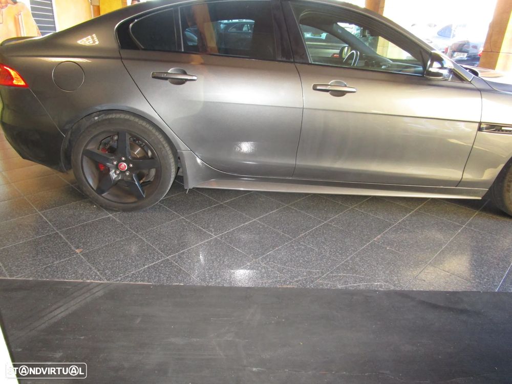 Jaguar XE 2.0 D R-Sport - 9