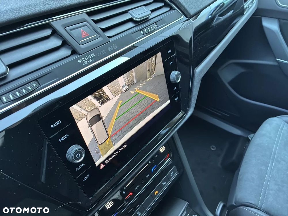 Volkswagen Touran - 16