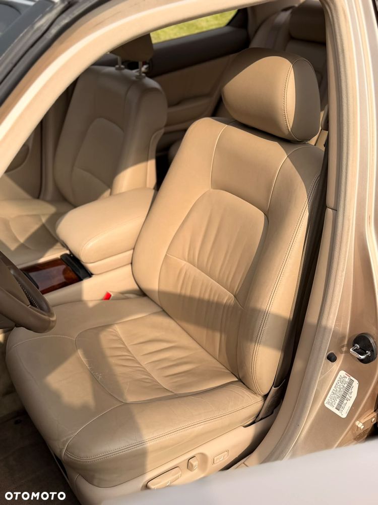 Lexus LS - 10