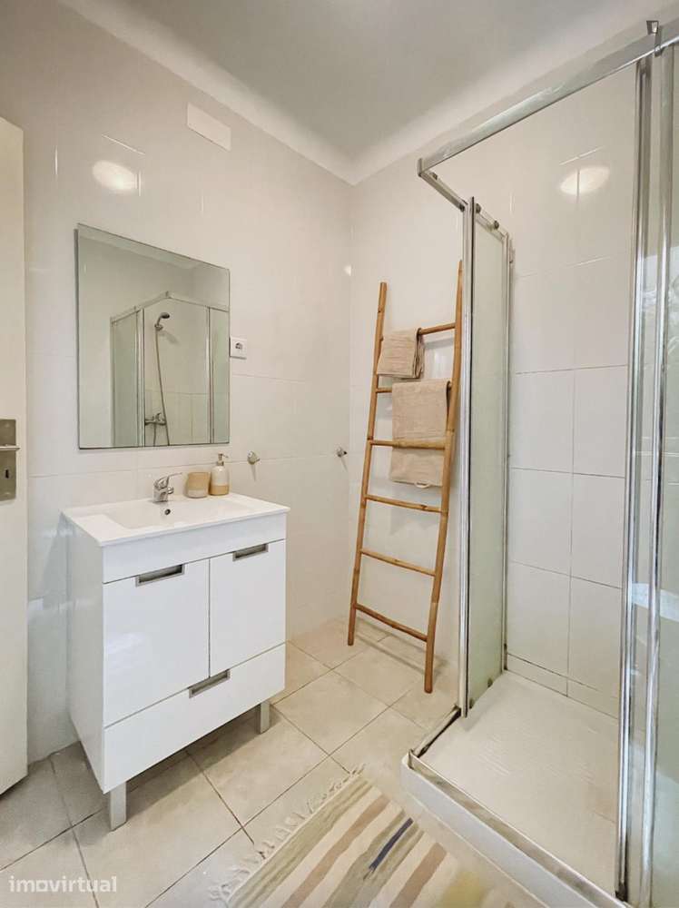Quarto - localizado em Santo Ildefonso Porto - Grande imagem: 3/11