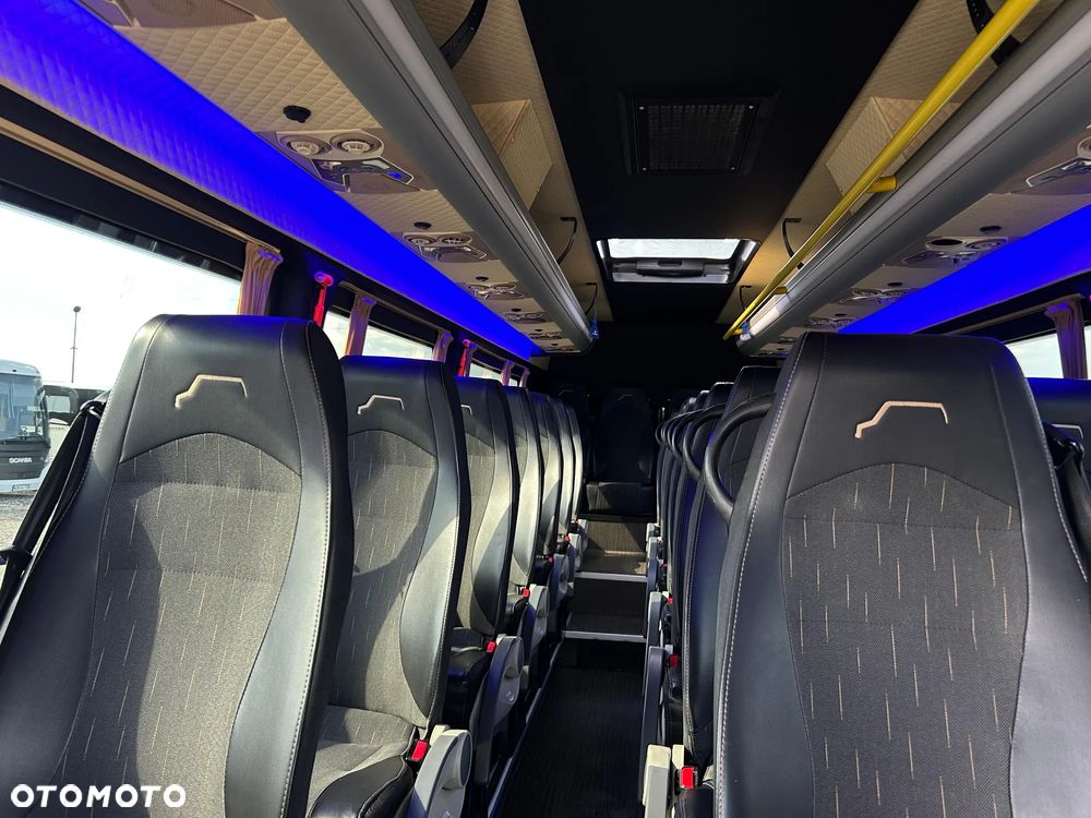 Mercedes-Benz Sprinter 517 - 18