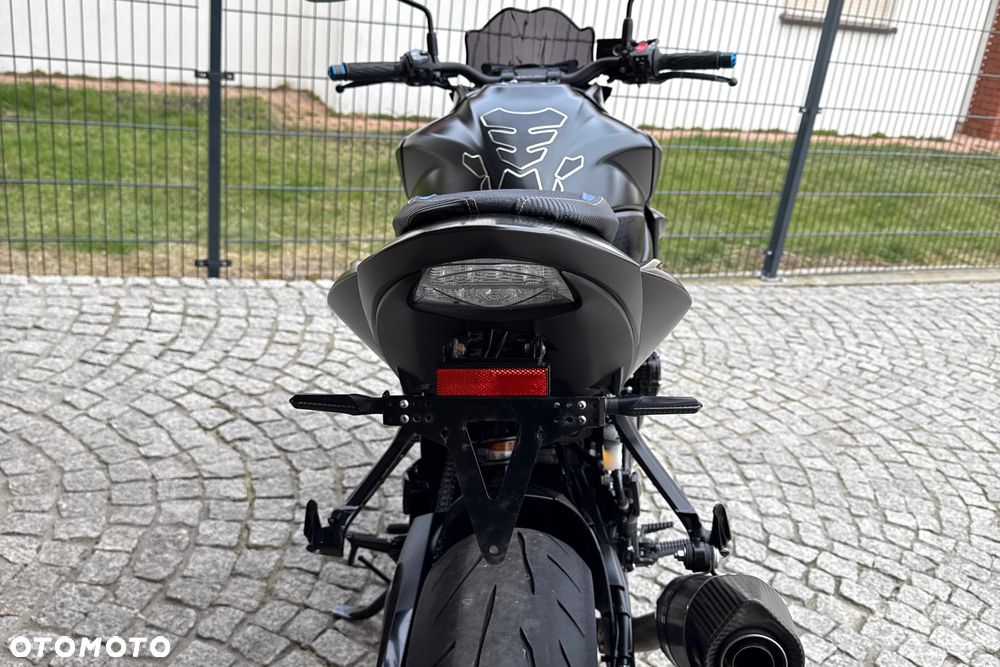 Suzuki GSX - 11