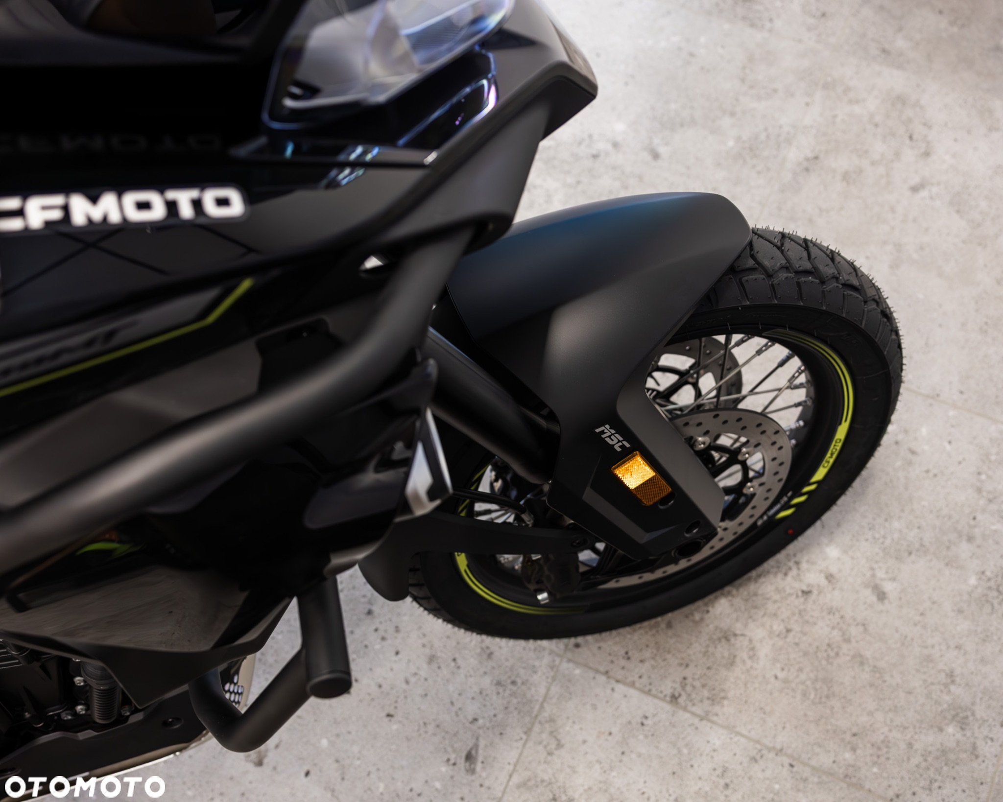 CFMoto MT - 4
