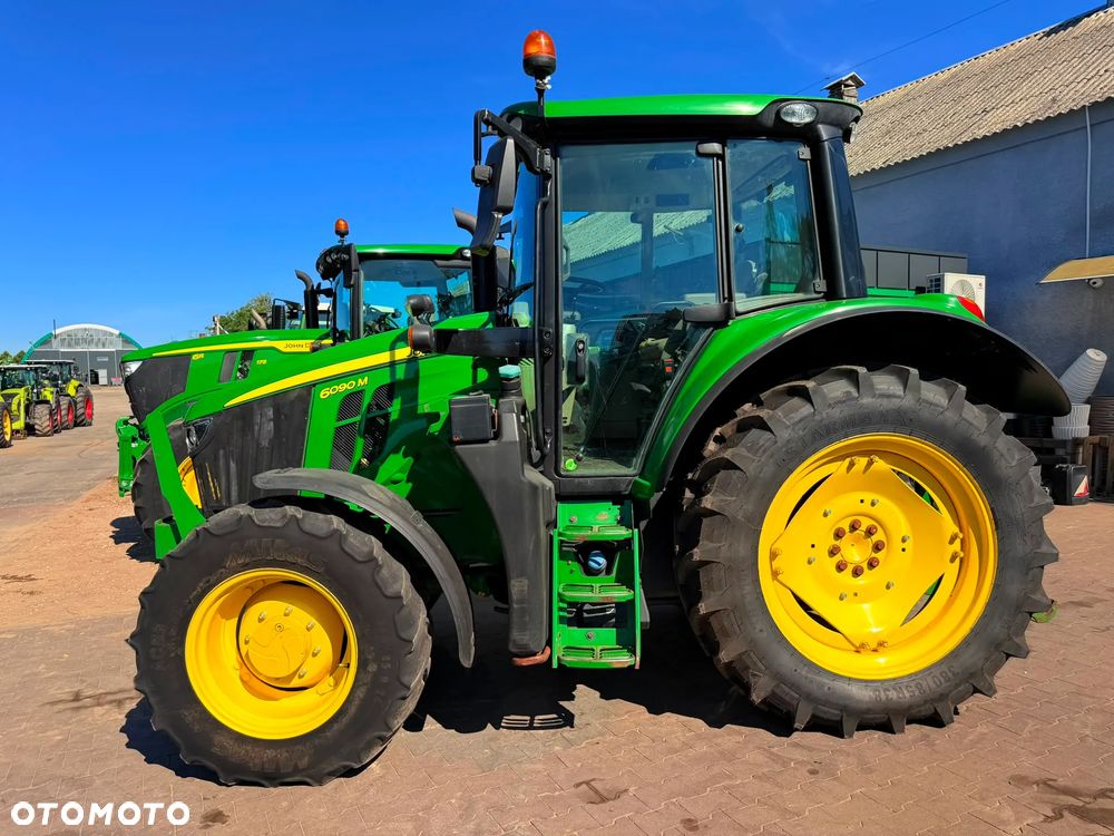 John Deere 6090M - 2