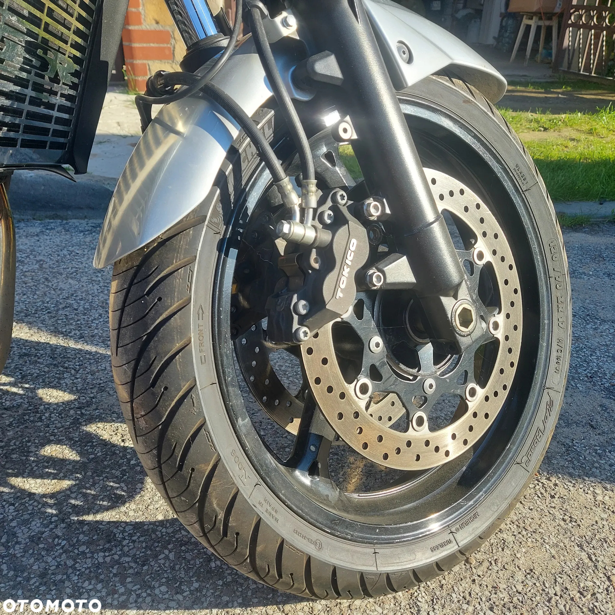 Suzuki GSR - 10