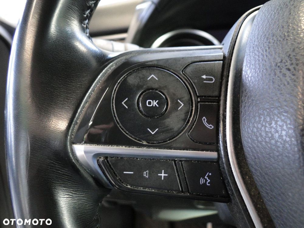 Toyota Camry - 25