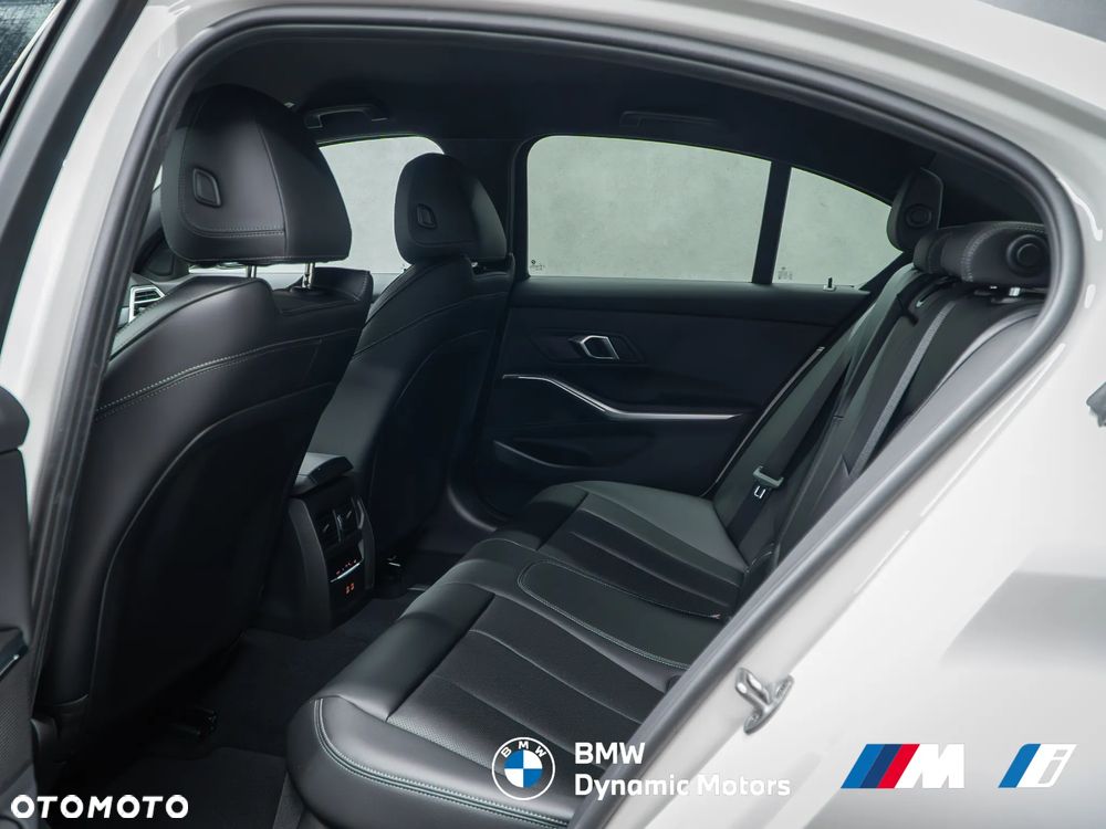 BMW Seria 3 318i - 23