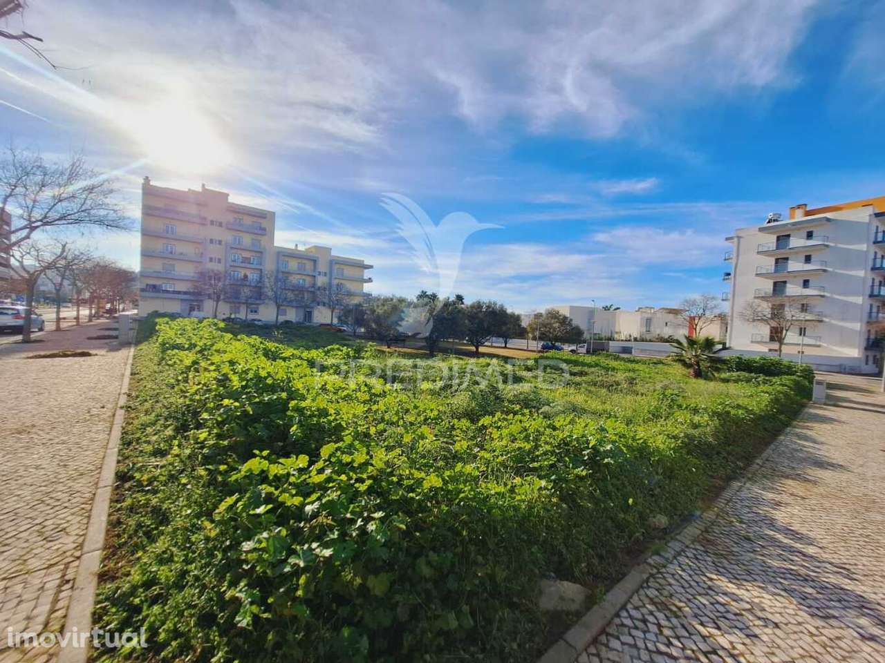 Terreno para construção para 23 fogos mais 1 loja - Grande imagem: 2/10