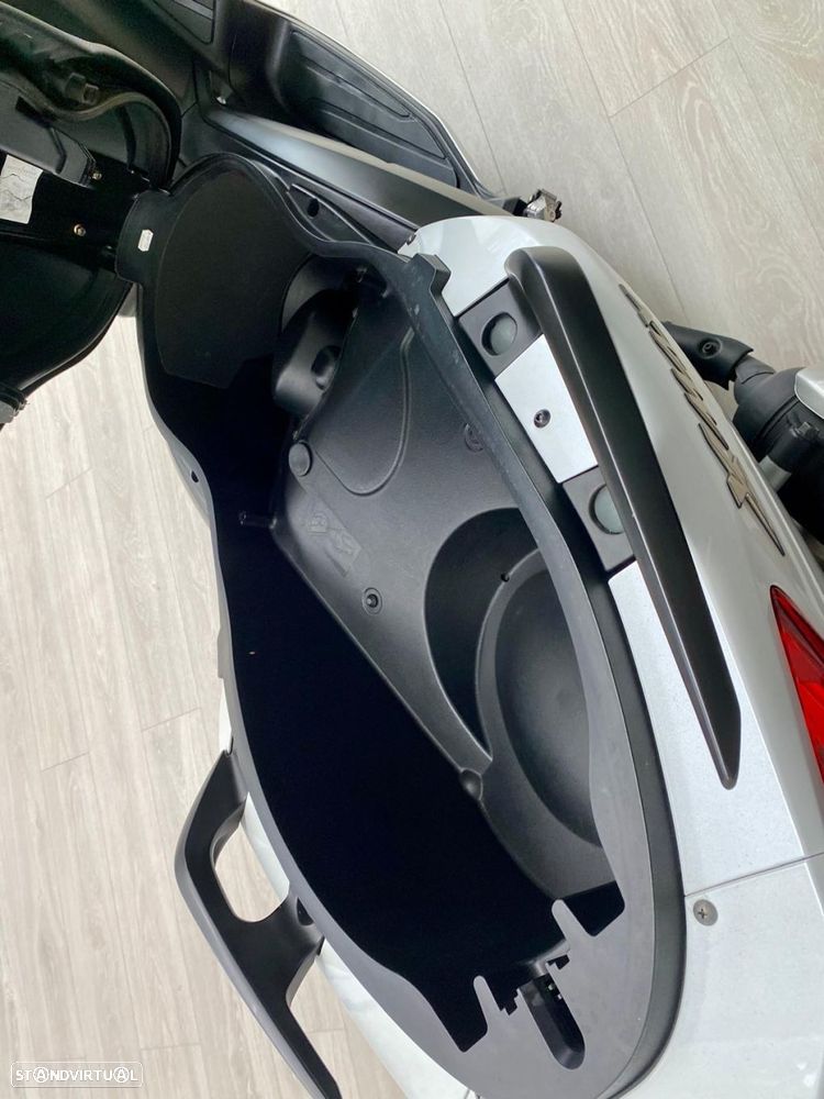 Yamaha X-Max 125 - 11