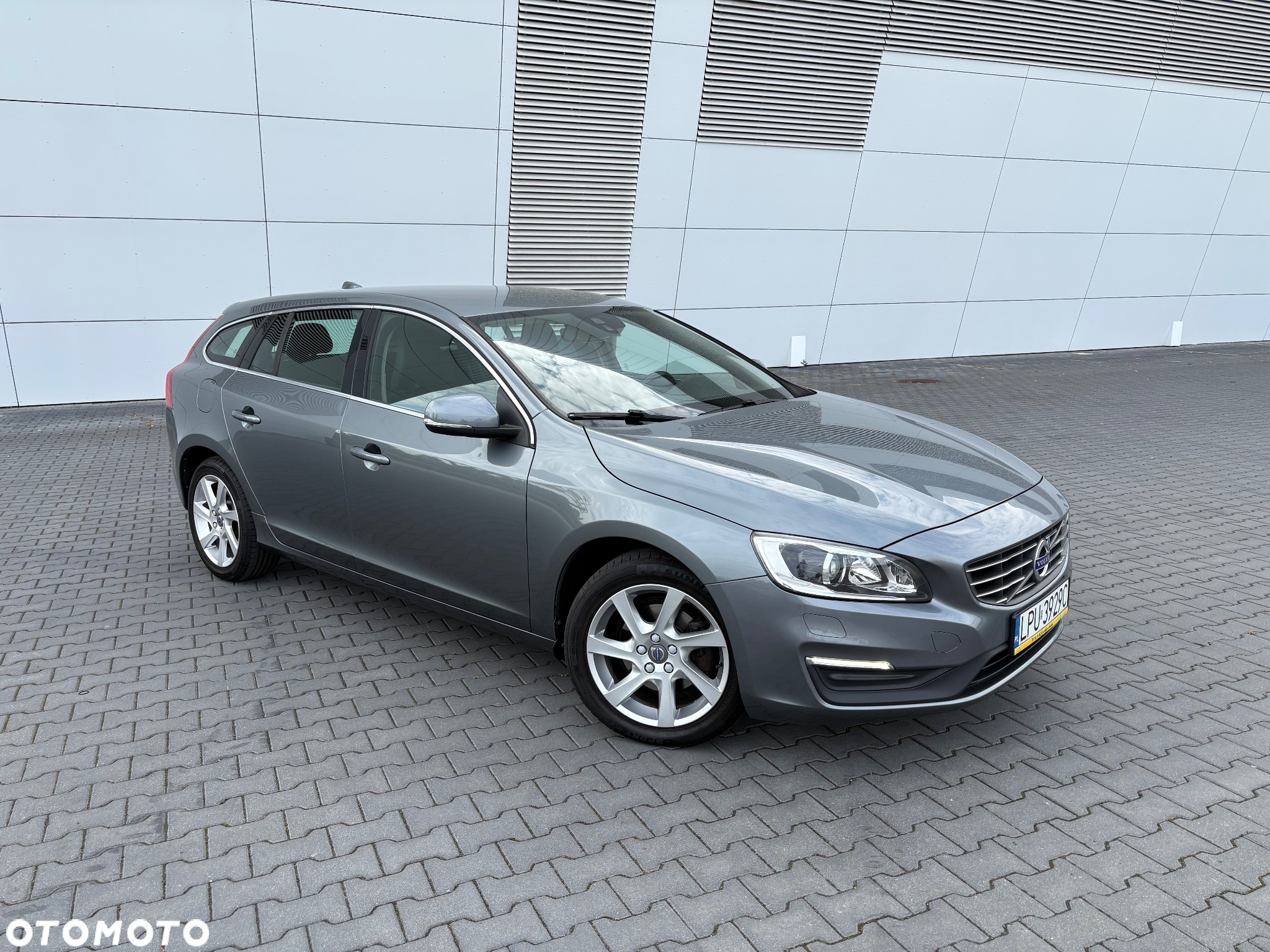 Volvo V60 D2 Momentum - 2