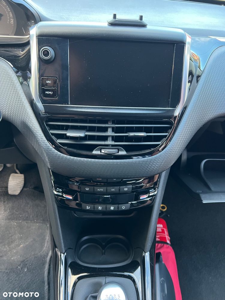 Peugeot 2008 BlueHDi 100 STOP & START Signature - 7