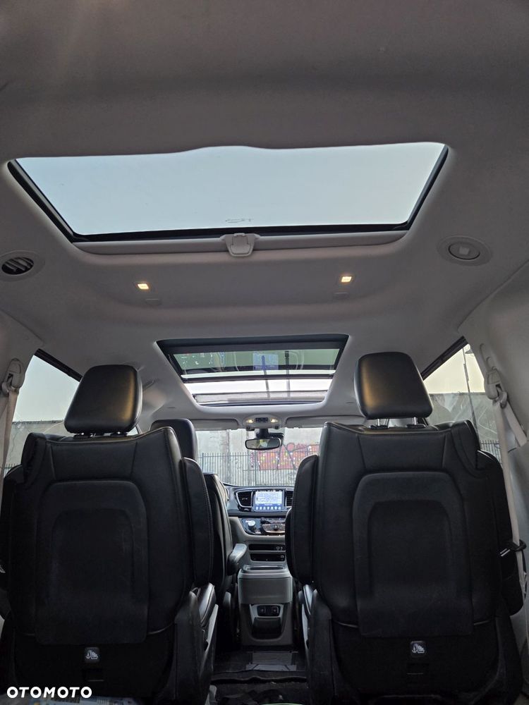 Chrysler Pacifica - 12