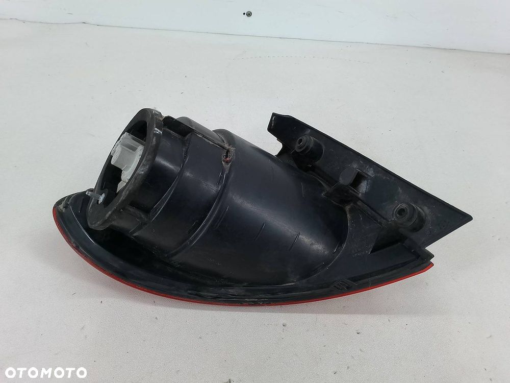 LAMPA TYLNA PRAWA SEAT TOLEDO III 5P5945096C  5P5945112A 1.9 TDI - 7